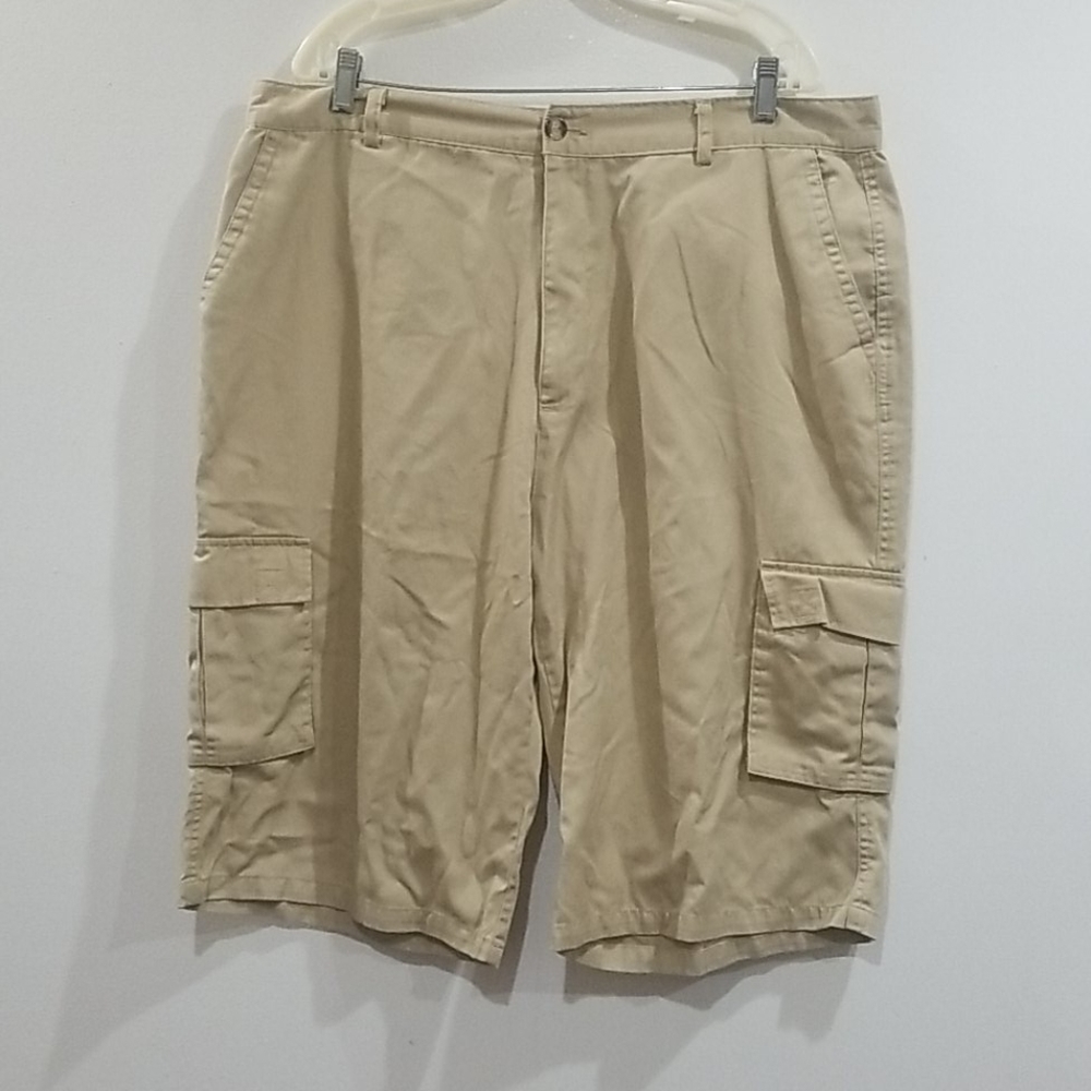 Trust men's 6 pocket khaki shorts size w42"